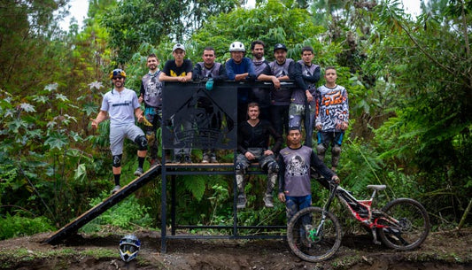 Pista de MTB construida por jóvenes de Neira, Colombia en proyecto comunitario