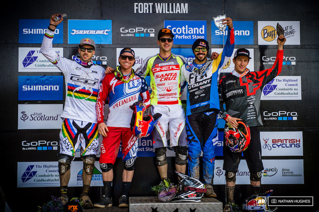 Marcelo Gutierrez en un podium de Copa del Mundo de Downhill junto a unos de los mejores riders del mundo